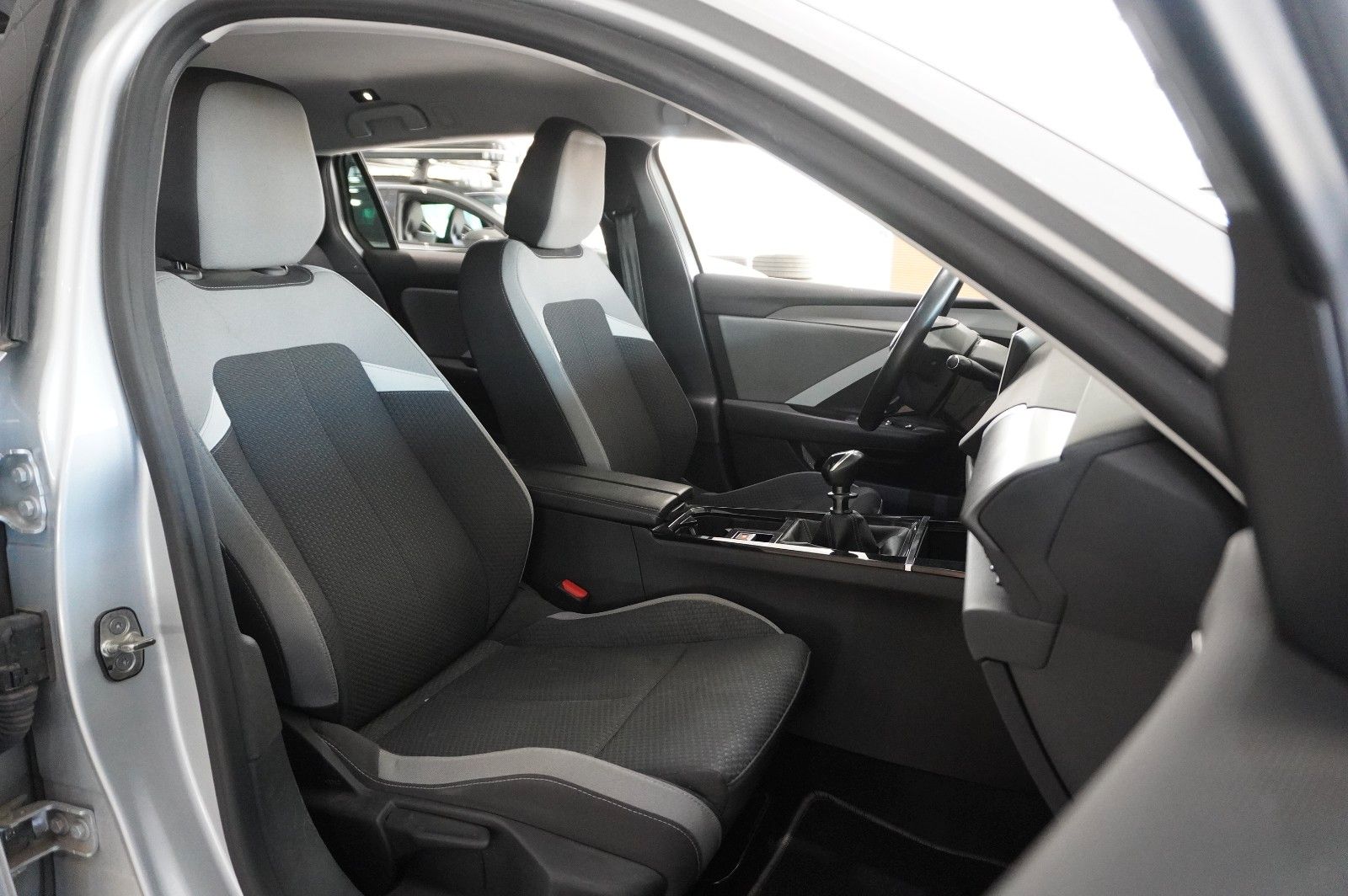 Fahrzeugabbildung Opel Astra L ST 1.5D BUSINESS NAVI/LED/KAMERA/SPORT
