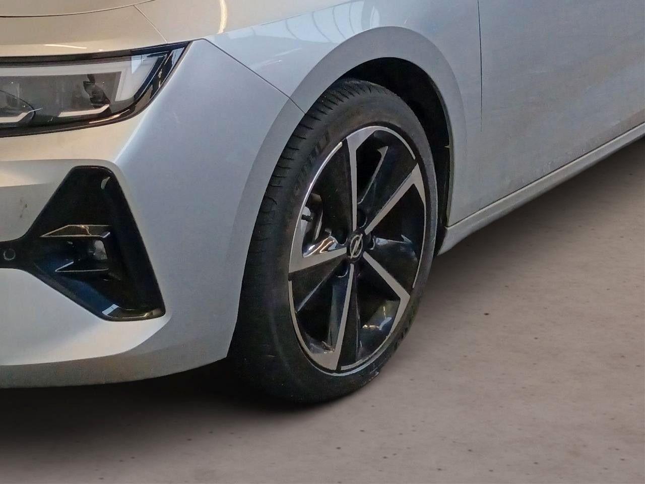 Fahrzeugabbildung Opel Astra L Lim. 1.2T GS SPORT NAVI/LED/360°/HUD/DAB