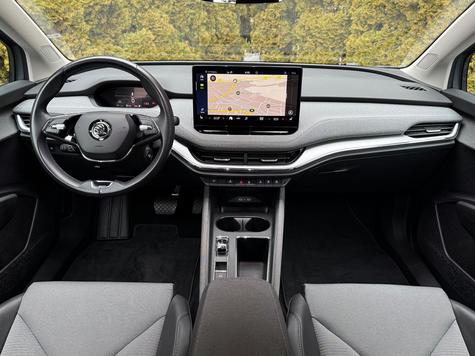 Fahrzeugabbildung SKODA Enyaq 60 Loft CCS+LED+NAV+SHZ+KAMERA+AHK+ACC+DAB