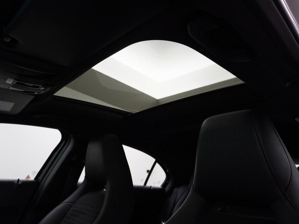 Mercedes-Benz A 220 d A45 Spoiler AMG Styling panorama dach si