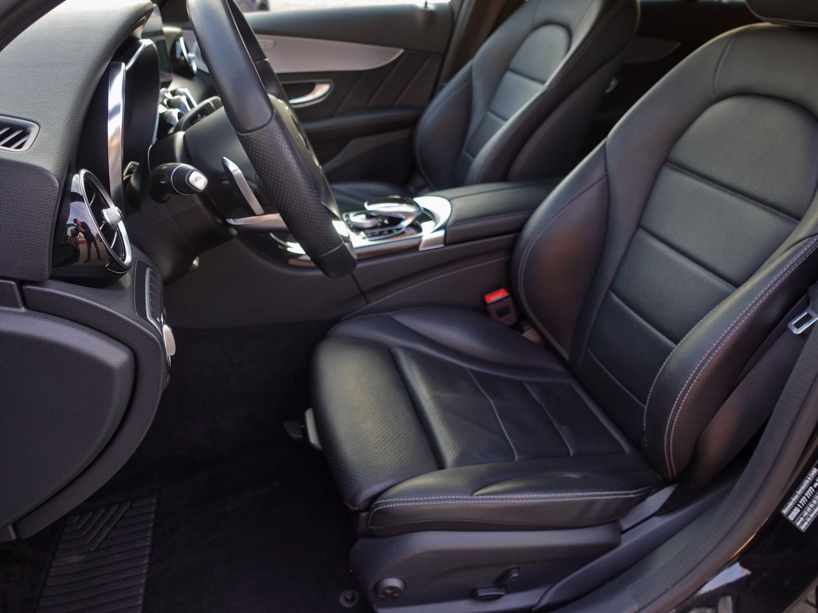 Fahrzeugabbildung Mercedes-Benz C 220d T 4MATIC 9G-T AMG Line Assist CarPlay RFK