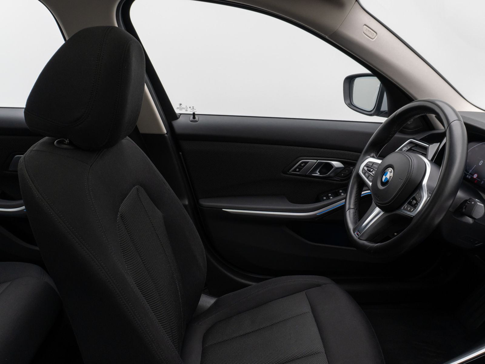Fahrzeugabbildung BMW 330e  Laser Glasdach HUD H/K Stop&Go AHK Komfort