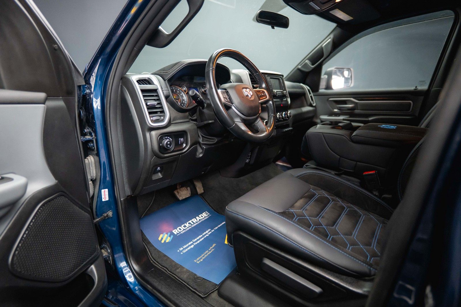 Fahrzeugabbildung Dodge RAM 5.7 V8 HEMI 4x4 OFFROAD NightEdition LONGBED