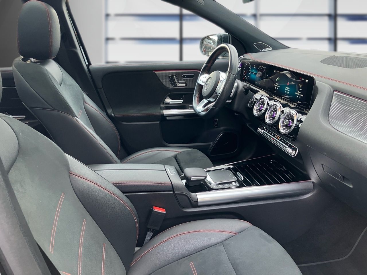 Fahrzeugabbildung Mercedes-Benz EQA 350 4M BONUS+AMG+AHK+PANO+BUR+MEM+360+DISTR+