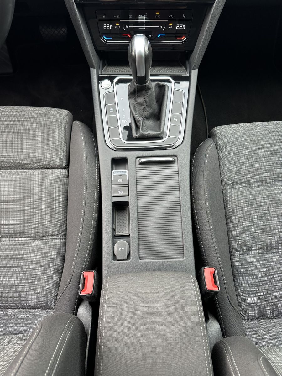 Fahrzeugabbildung Volkswagen Passat Variant 2.0 TDI DSG Business NAV+LED+ACC