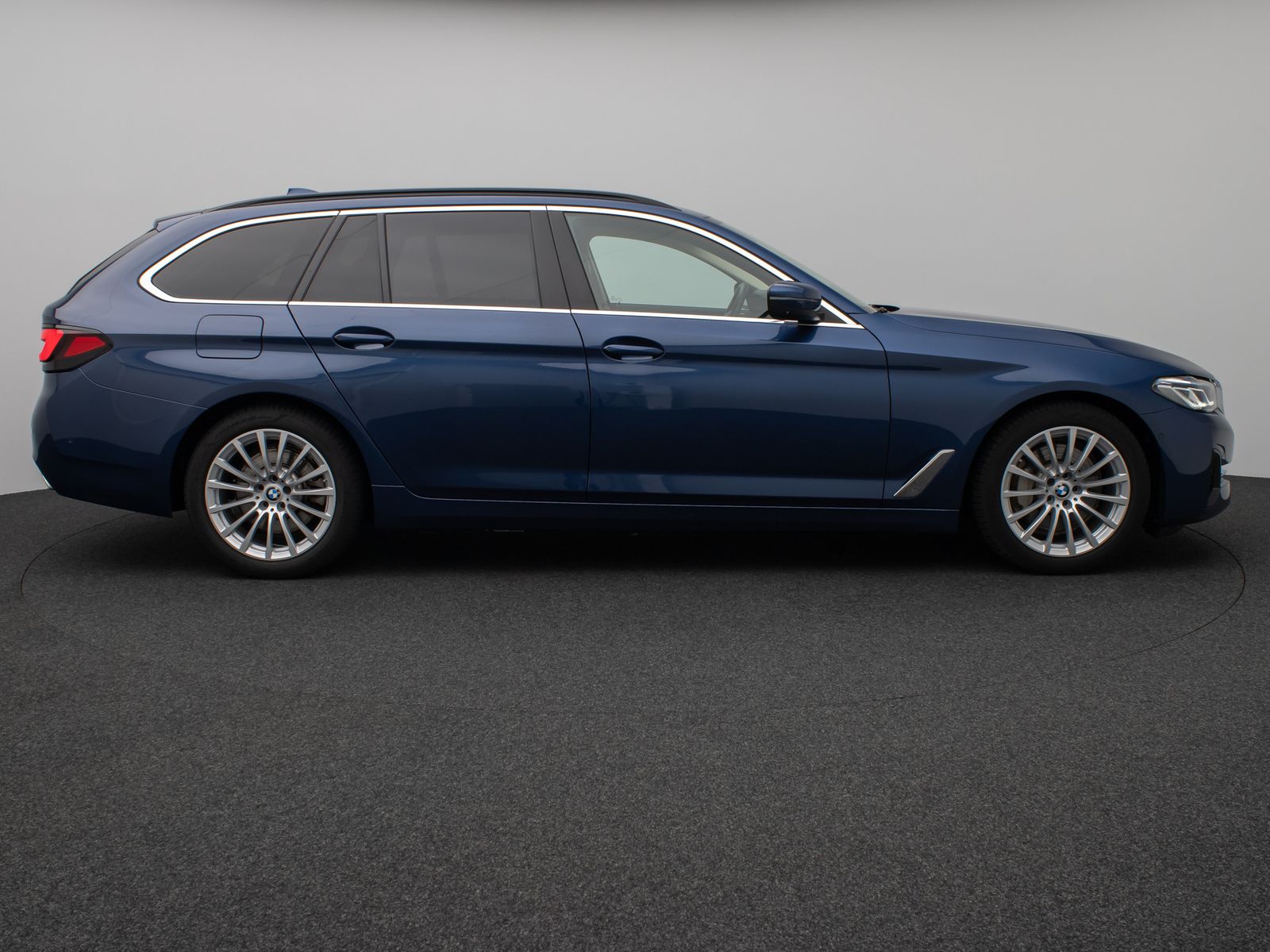 Fahrzeugabbildung BMW 530e Laser 360° HUD DAB H/K Komfort Alarm Sport