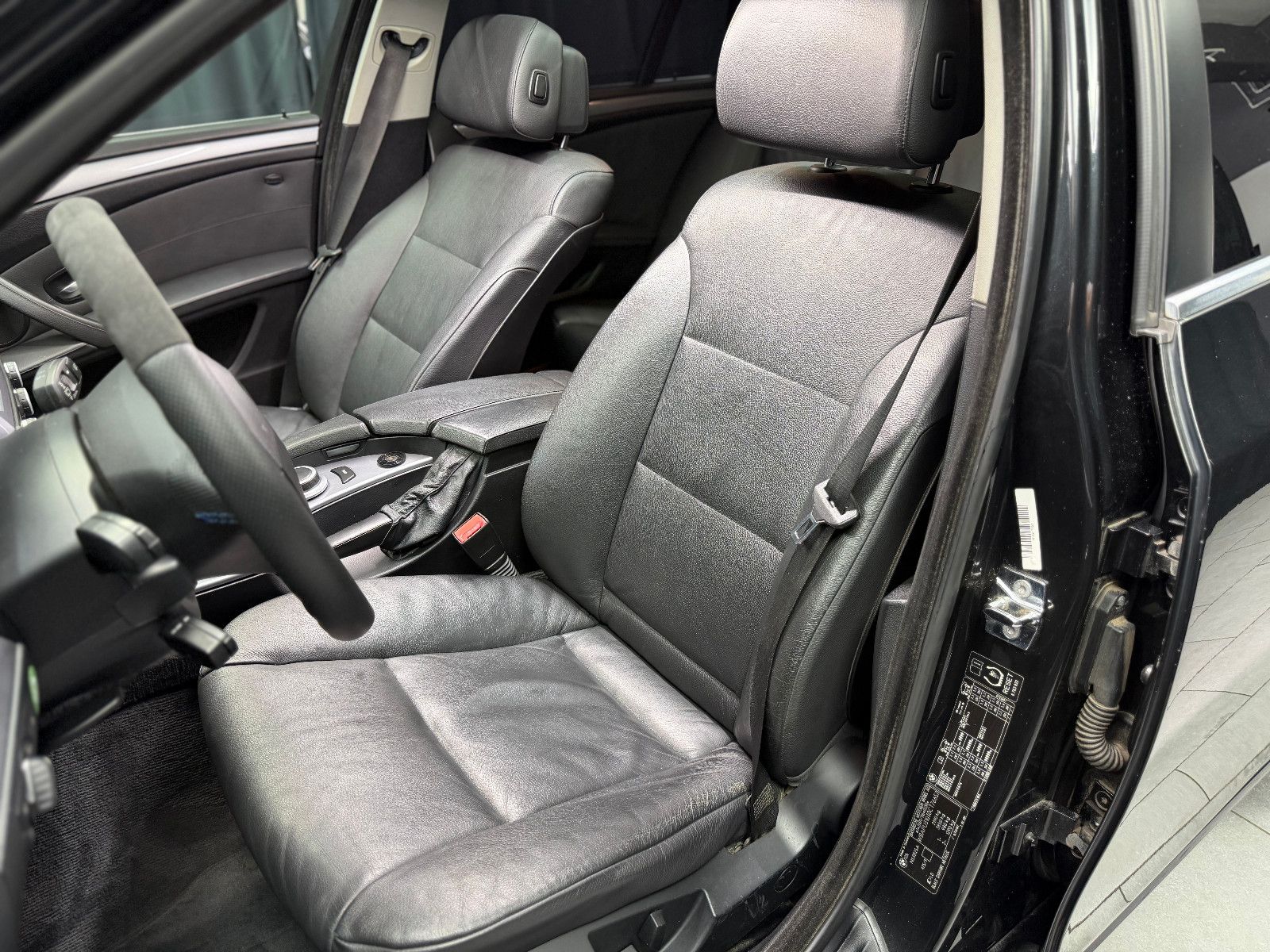 Fahrzeugabbildung BMW 523I Touring |PDC|PANO|NAVI|LEDER