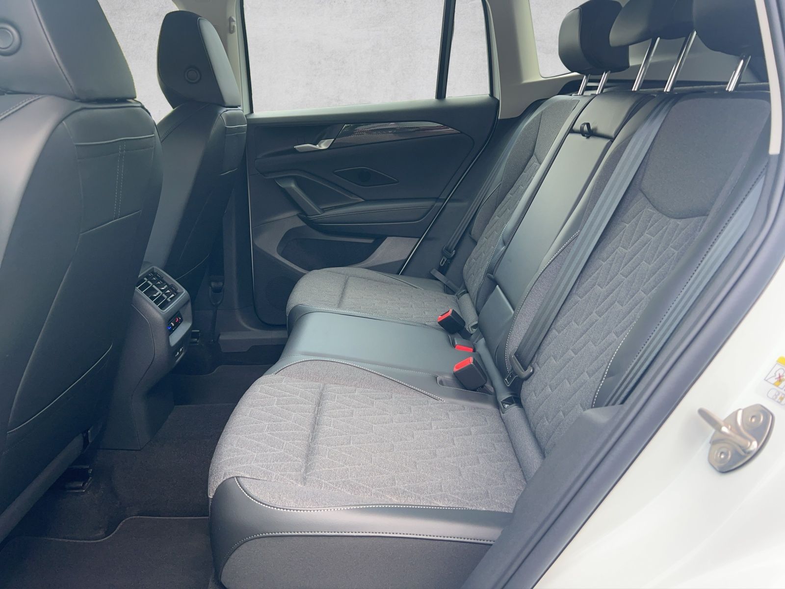 Tiguan Life 1.5 eTSI DSG AHK*Navi*ACC*Standhzg.