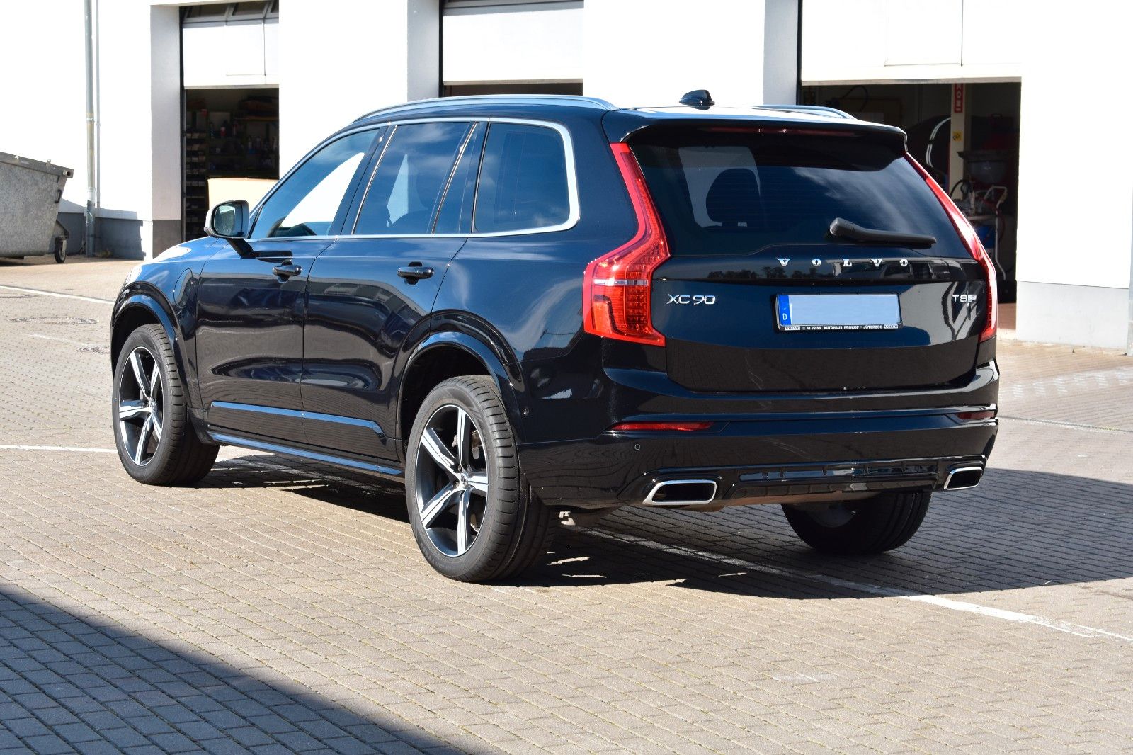 Fahrzeugabbildung Volvo XC90 R-Design T8 AWD *B&W*HU*Pano*STHZ*Mietkauf