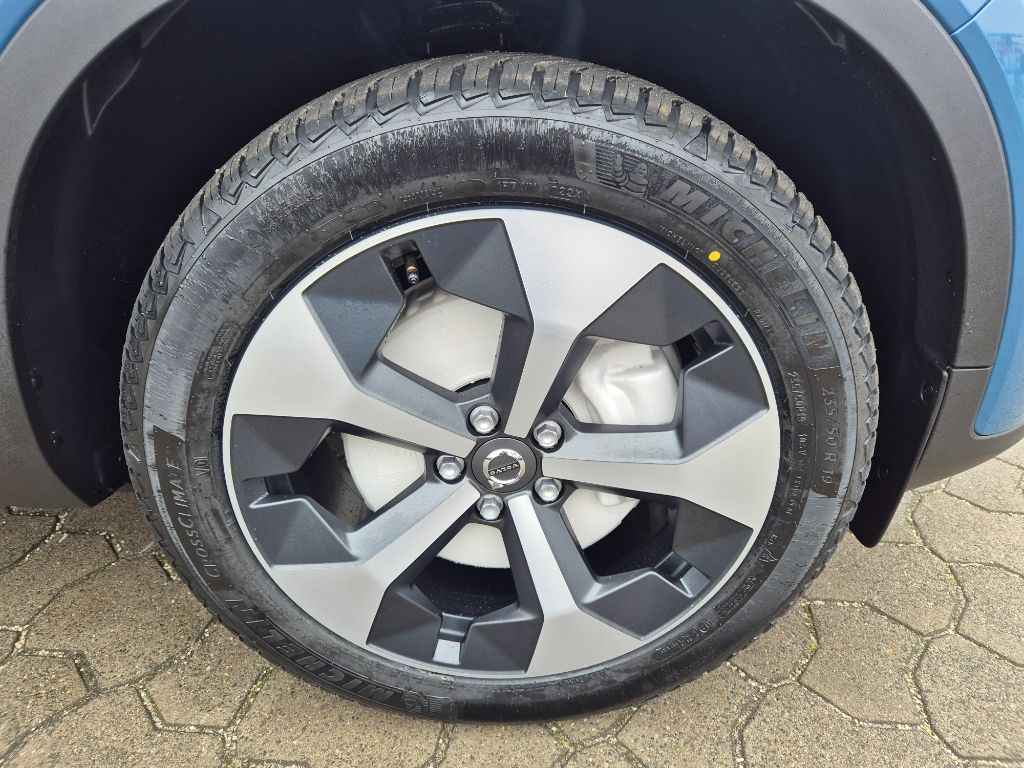 Fahrzeugabbildung Volvo XC40 B3 B DKG Plus Dark+PixelLED+Allwetter+