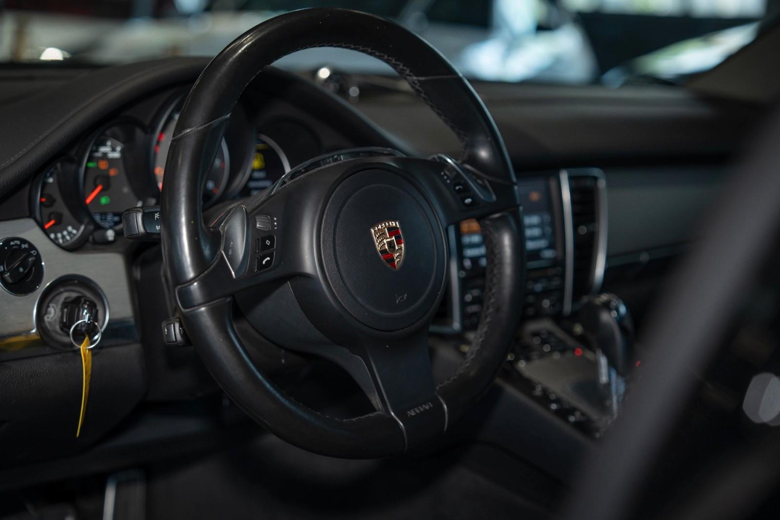 Porsche Panamera 4S 4.8 V8 | 400 ch | BVA | Cuir électrique à mémoire | Sièges chauffants avant/arrière | Toit ouvrant | Caméra de recul | Bi-xénon