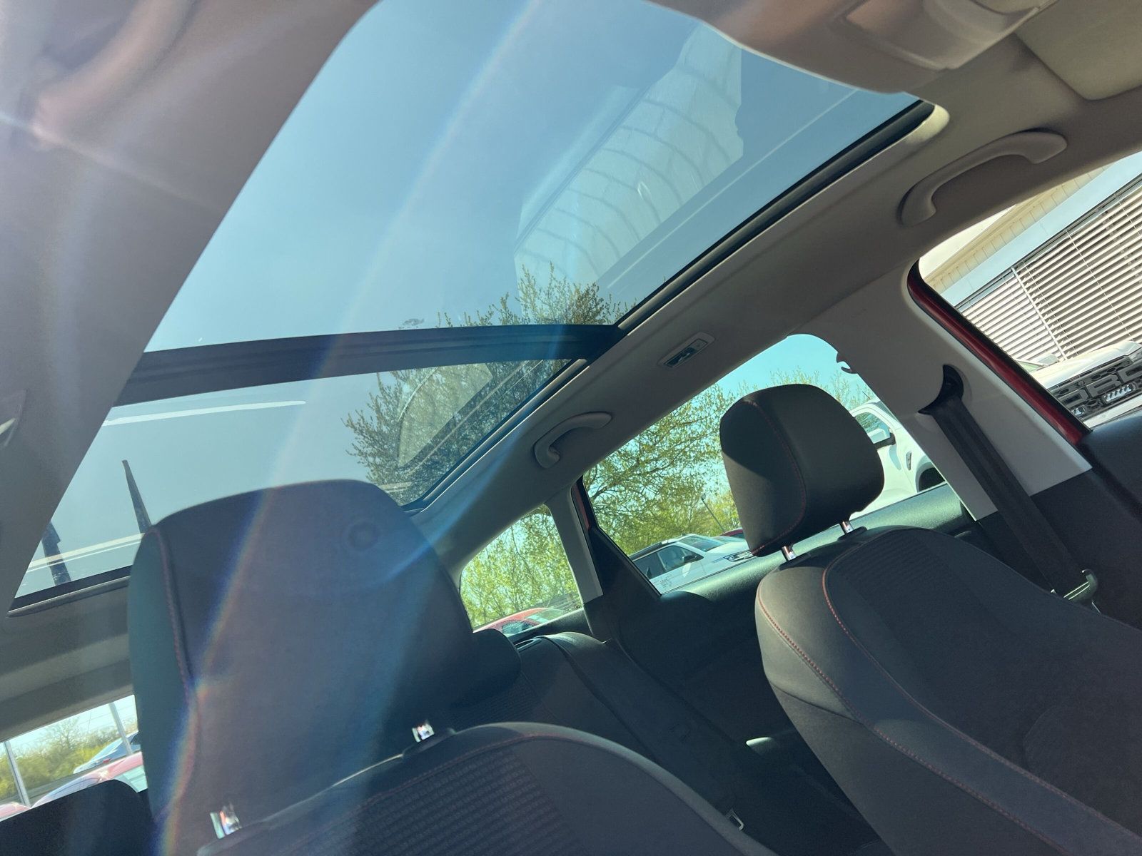 Fahrzeugabbildung SEAT Leon Sportstourer 1.4 TSI FR LED PANO NAVI