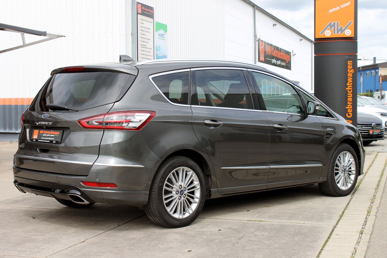 Fahrzeugabbildung Ford S-Max Vignale 2.0 7-Stz. LED 360° ACC AHK SHZ BT