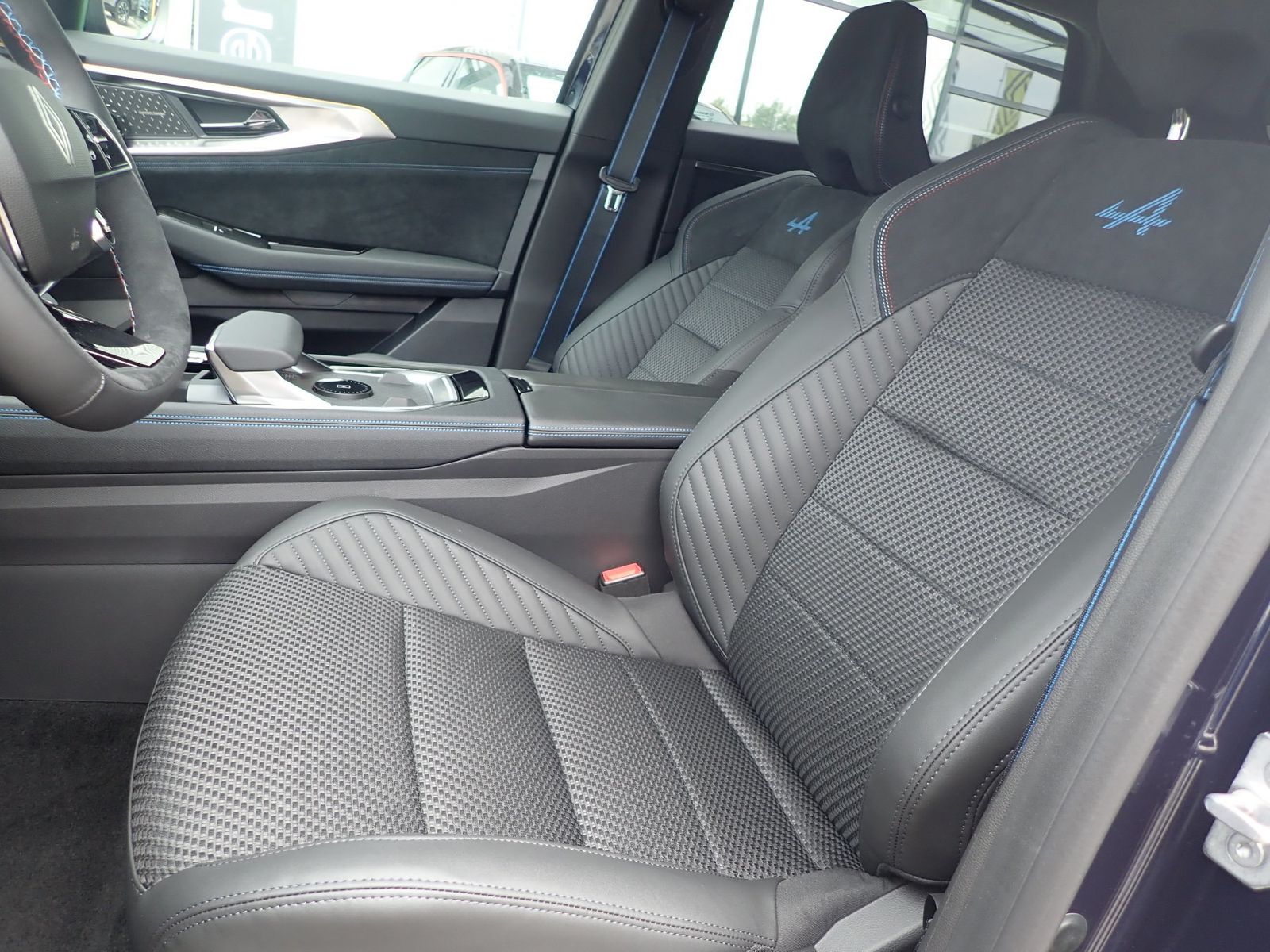 Fahrzeugabbildung Renault Espace 6 Esprit Alpine Full Hybrid E-Tech 200 5-