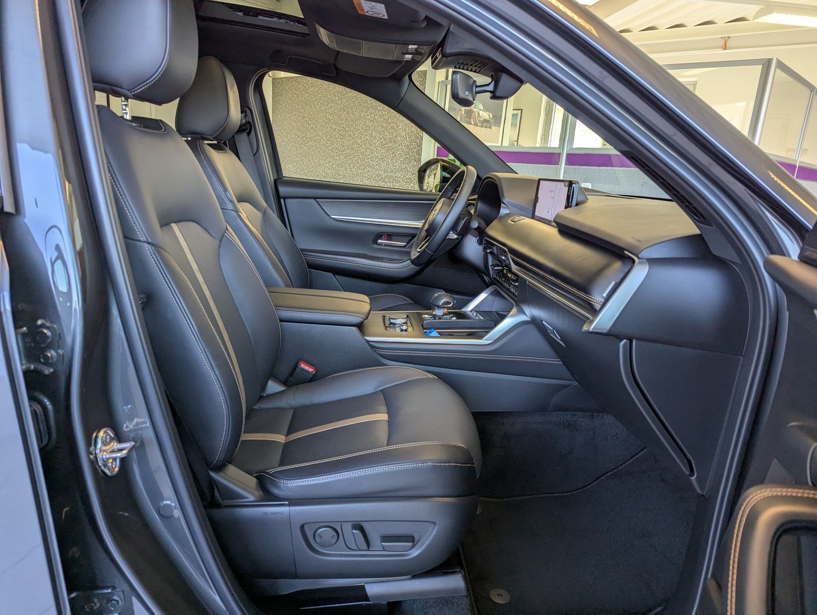 Fahrzeugabbildung Mazda CX-80 2.5 SKYACTIV PHEV 327 HOMURA+ 7-Sitze Pano