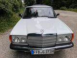Mercedes-Benz 230 - Mercedes-Benz 230 mit 5 Türen