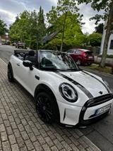 MINI Cooper Cabrio Essential Trim Steptronic Esse...
