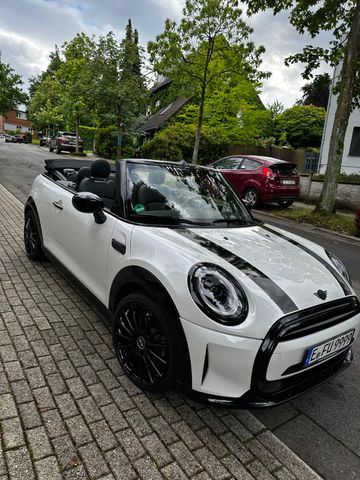 MINI Cooper Cabrio Essential Trim Steptronic Esse...