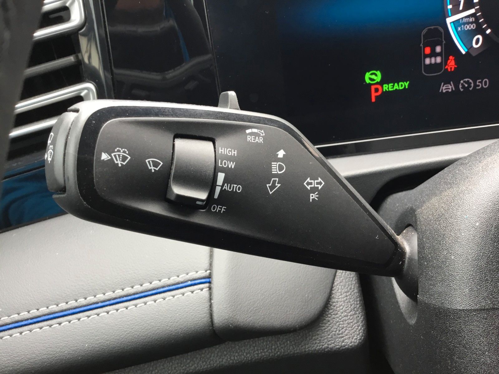 Fahrzeugabbildung Volkswagen Tiguan 1.5 eTSI DSG R-Line+AHK+19"+LED+Navi