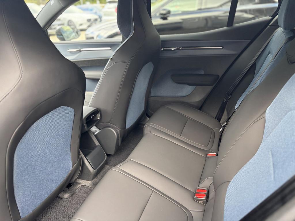Volvo EX30 Core P5 Long Range, миниатюра 8