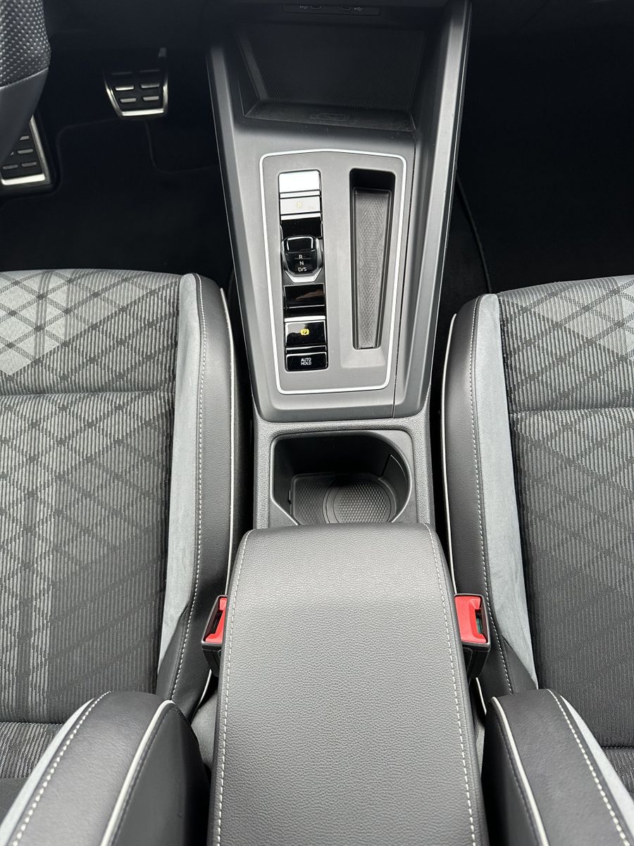 Fahrzeugabbildung Volkswagen Golf Variant 2.0 TDI DSG R-Line NAV+LED+AHK+ACC