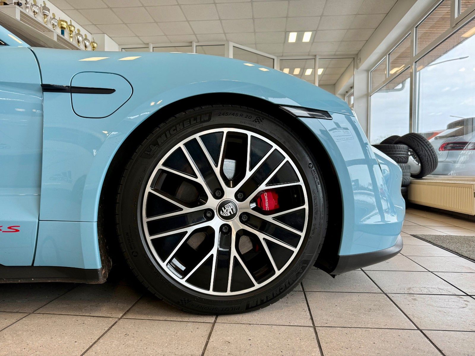 Fahrzeugabbildung Porsche Taycan 4S Performance/Panorama/PDCC/HeadUp