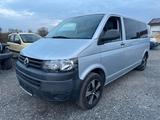 Volkswagen T5 Transporter Kombi lang 9-Sitzer TÜV-Neu - silberne Volkswagen T5 Transporter