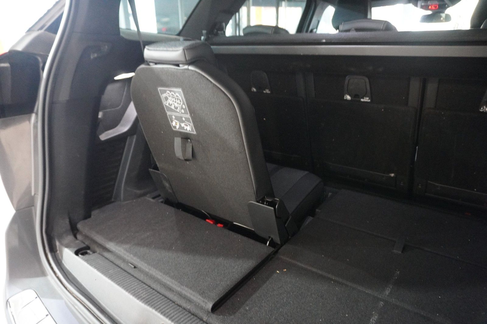 Fahrzeugabbildung Peugeot 5008 1.2T ALLURE GT-LINE 7-SITZ NAVI/LED/KAMERA