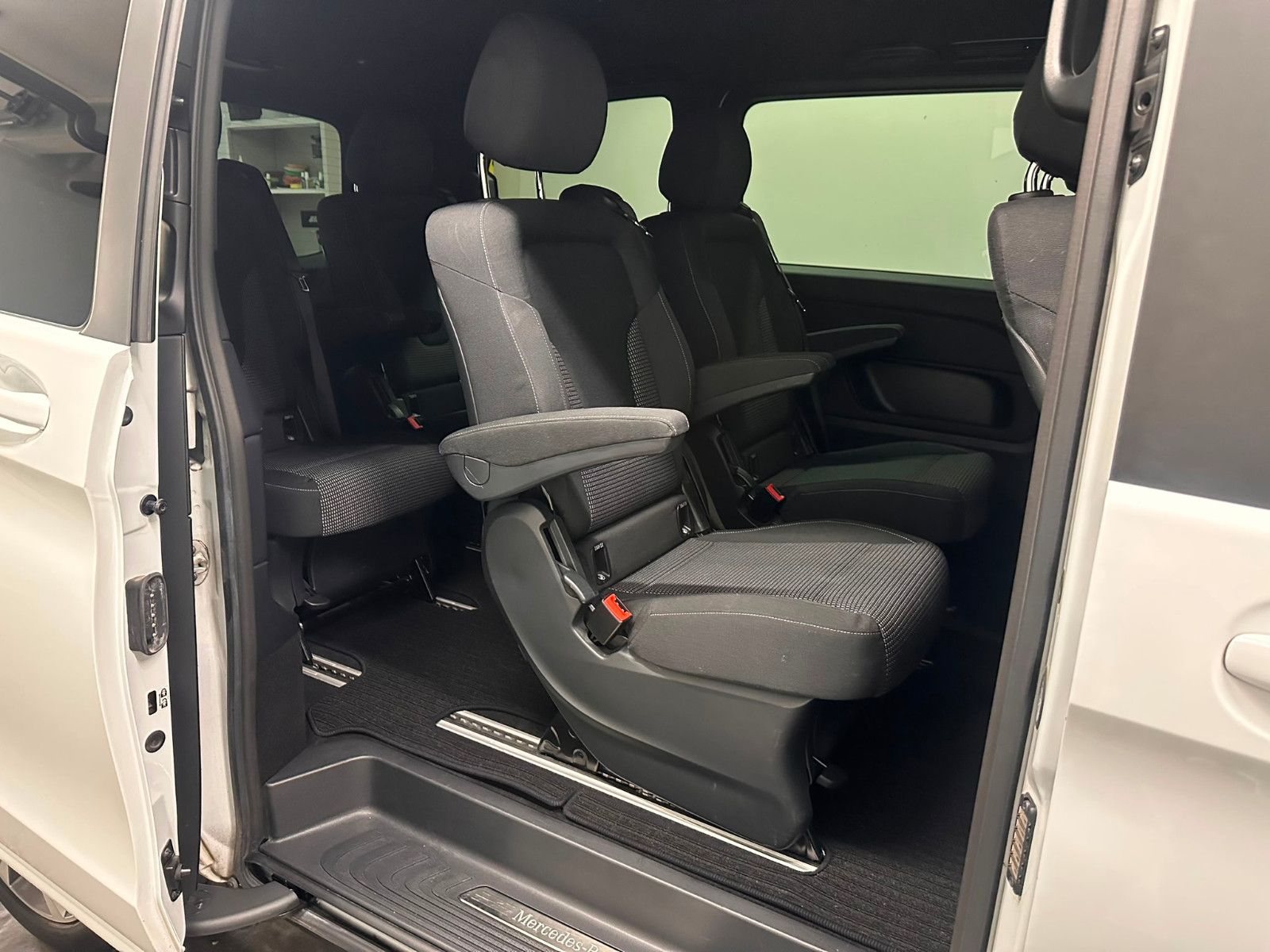 Fahrzeugabbildung Mercedes-Benz V 220 d Aut. EDITION kompakt*6-Sitz*DISTRO*SDH*