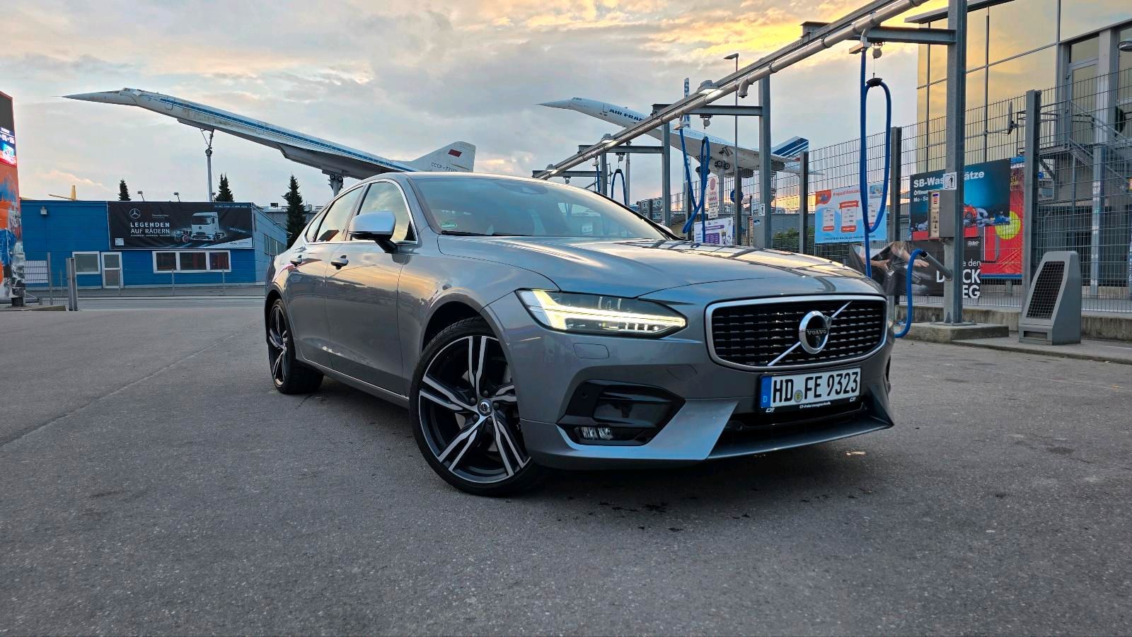 VOLVO S90