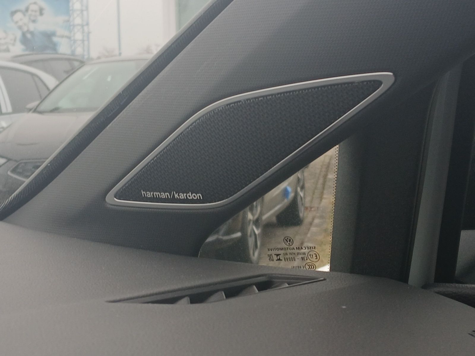 Fahrzeugabbildung Volkswagen Golf VIII Variant R DSG 4M LEDplus AHK Navi Harm