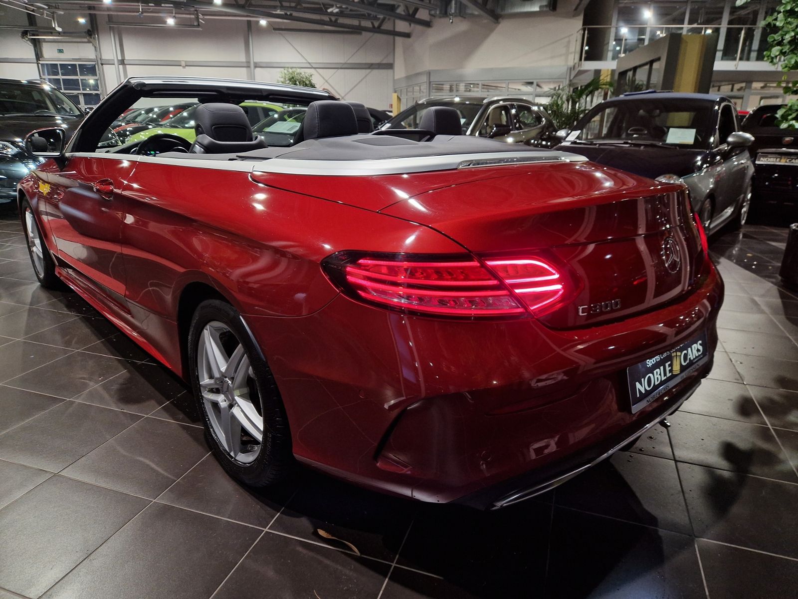 Fahrzeugabbildung Mercedes-Benz C 300 Cabrio AMG Line HUD LED NAV SHZ RFK 18"