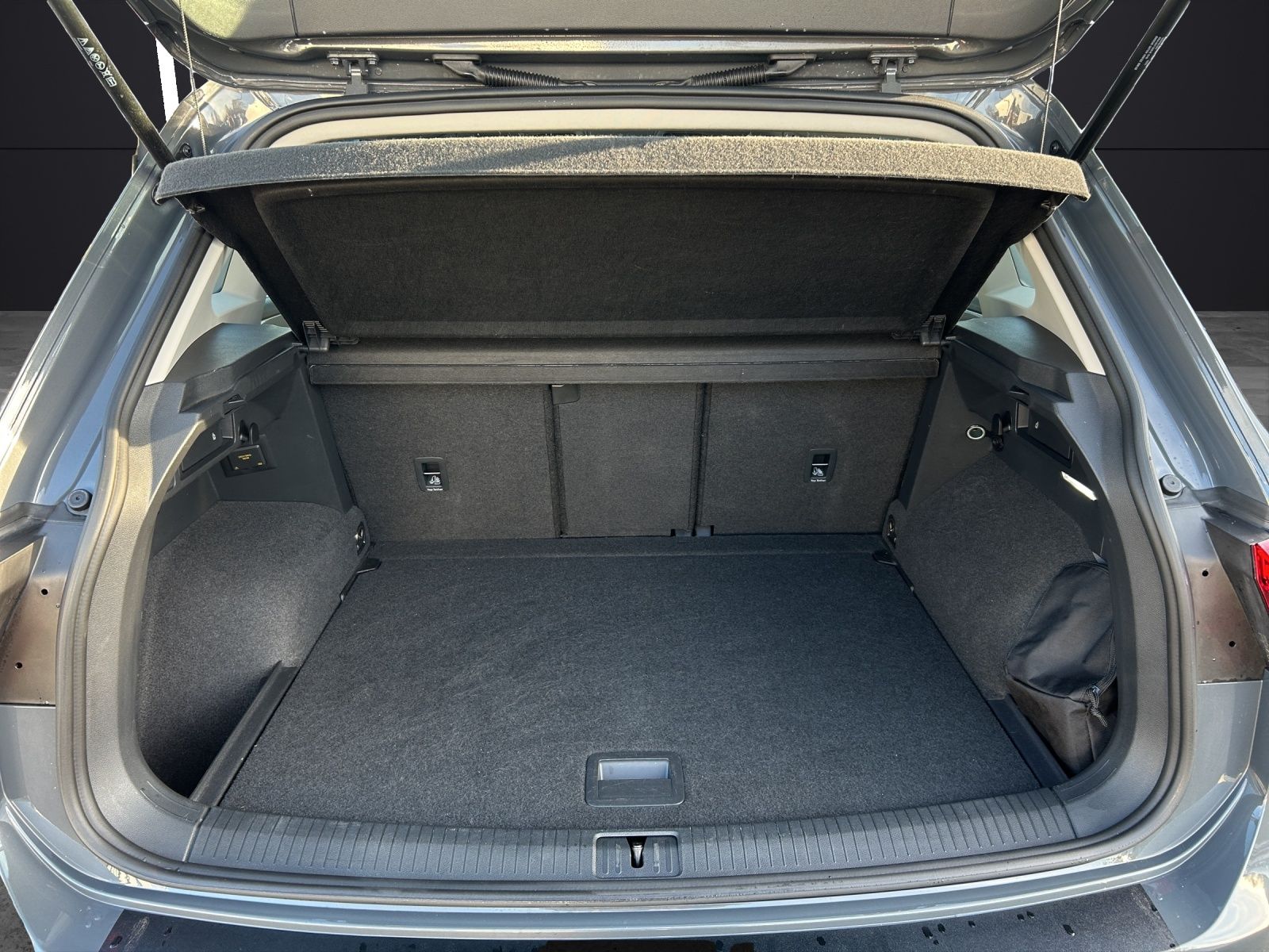 Fahrzeugabbildung Volkswagen Tiguan TSI Life LED ACC SH LRHzg PDC 18" WeConne