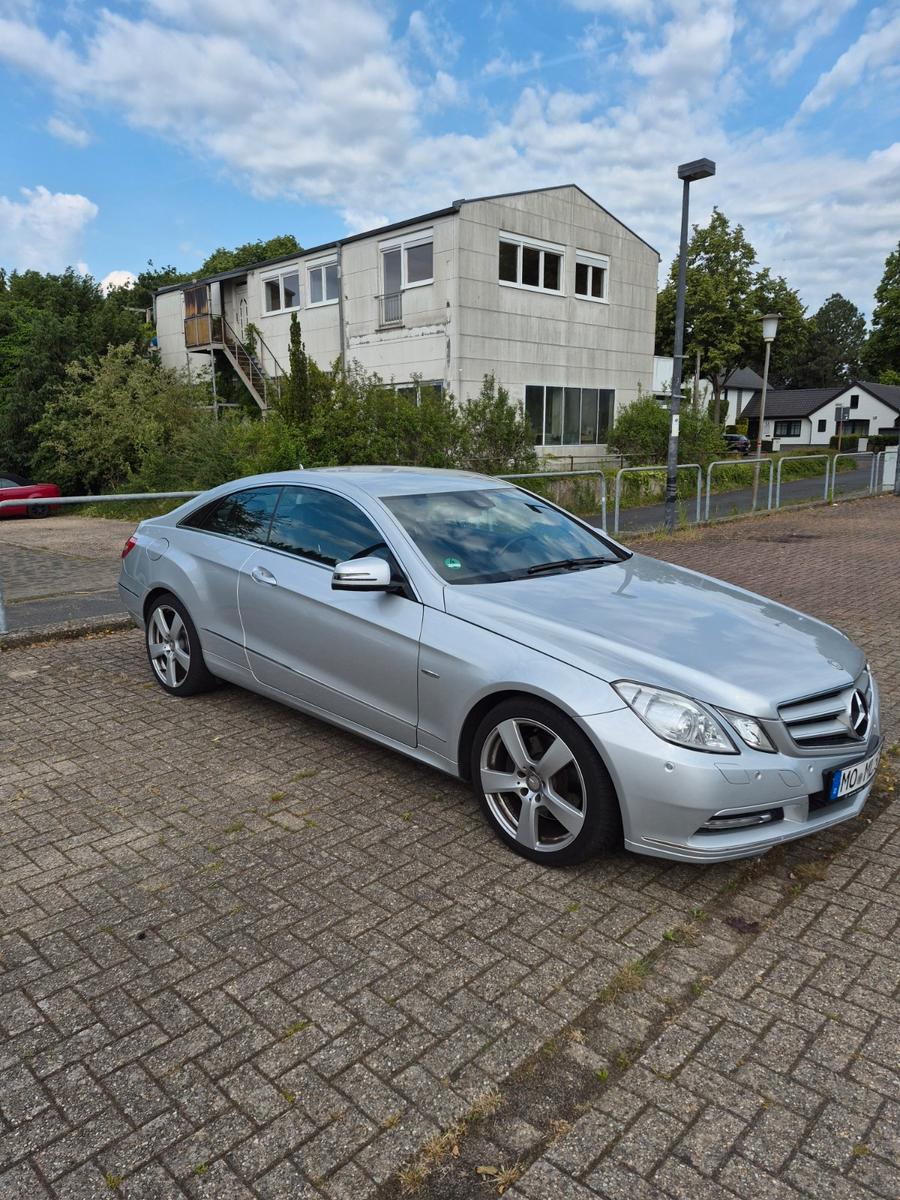 Mercedes-Benz E 220 Coupé E 220 CDI BlueEFFICIENCY ELEGANC...