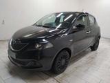 Lancia Ypsilon 1.0 firefly hybrid Silver s&s 70c - Lancia Ypsilon Silver mit Hybrid-Antrieb (Benzin/Elektro)
