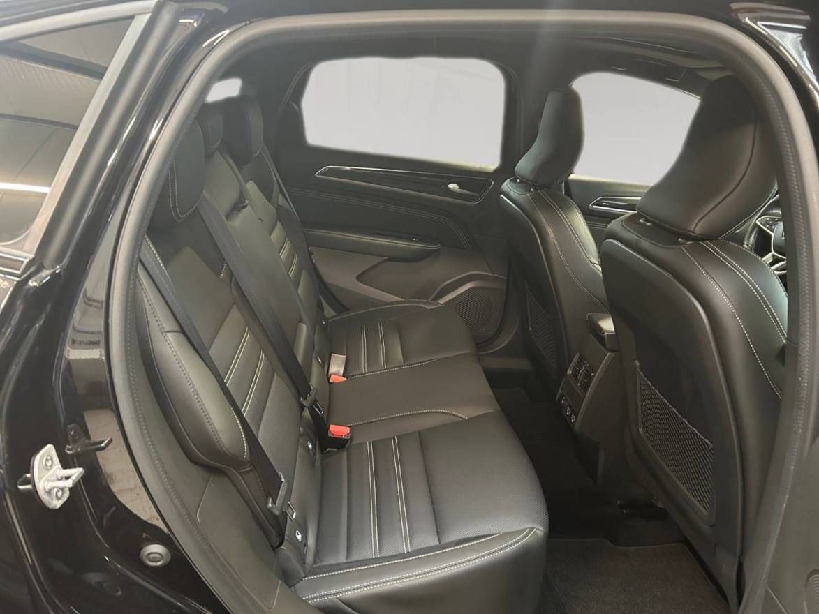 Fahrzeugabbildung Renault ARKANA E-TECH engineered hybrid 145