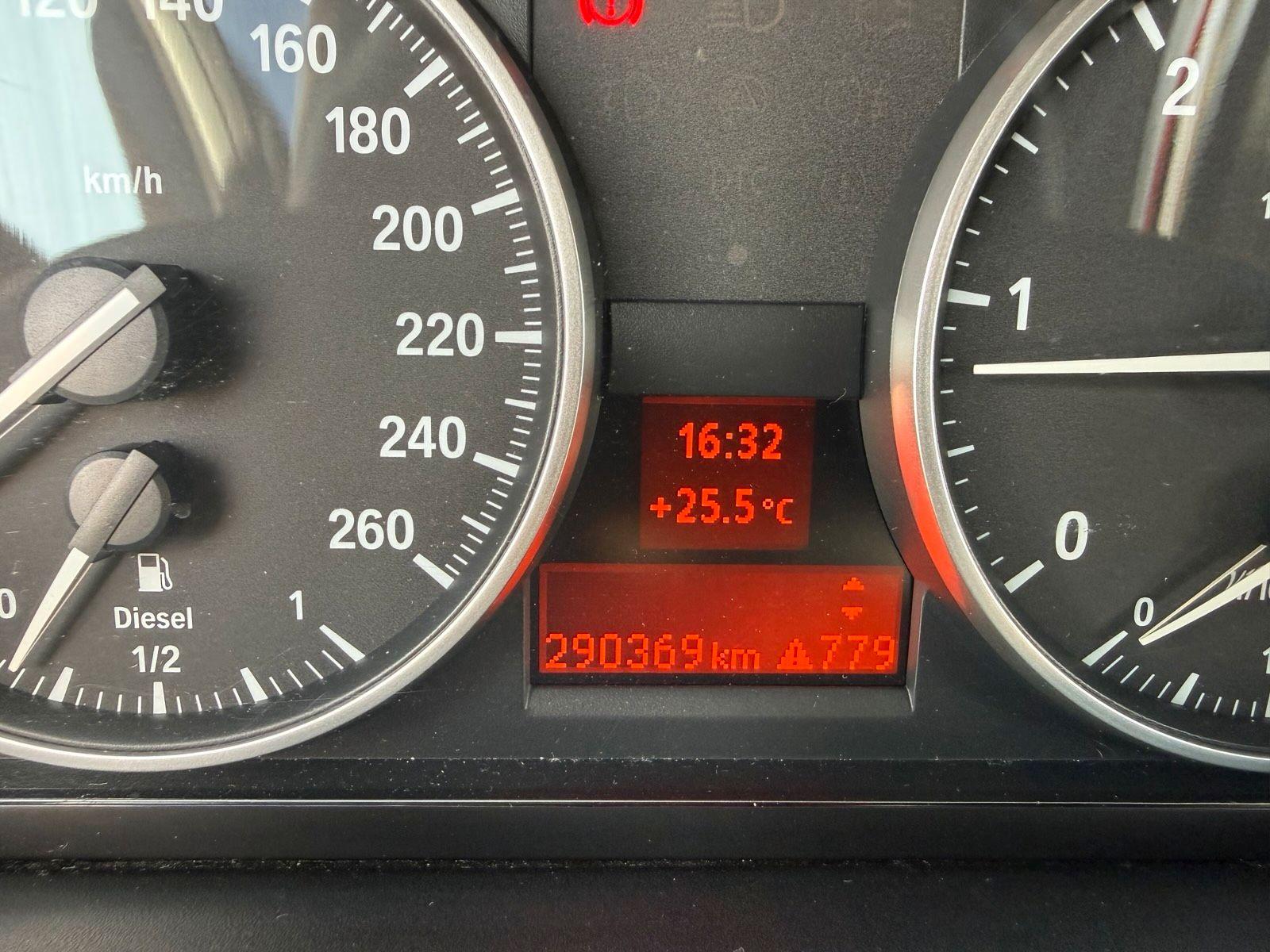 BMW 320 2009 — photo 8