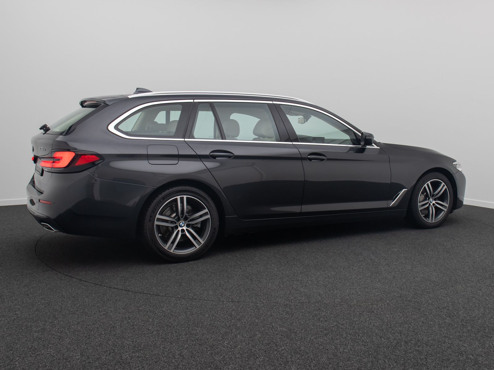 Fahrzeugabbildung BMW 530e Panorama Alarm DAB H/K Leder Sport 19Zoll