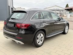 MERCEDES-BENZ GLC 200 4MATIC/PANO/AHK/J.STERNE GA/KAMERA/MBEAM