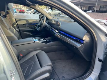 BMW i5 eDrive40