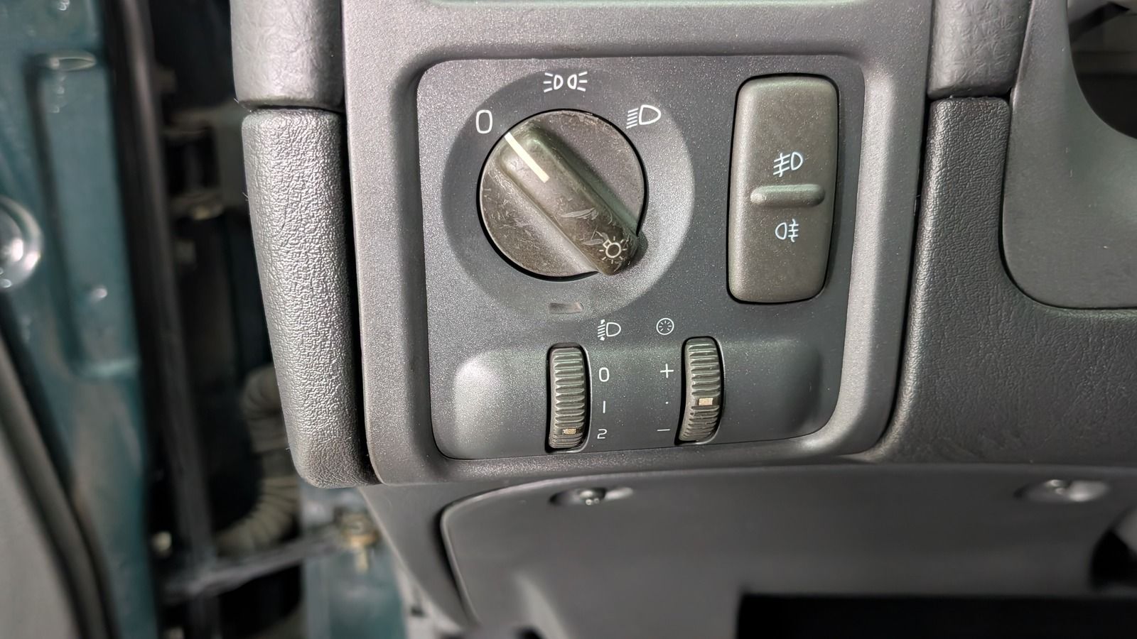 Fahrzeugabbildung Volvo V40 2.0T