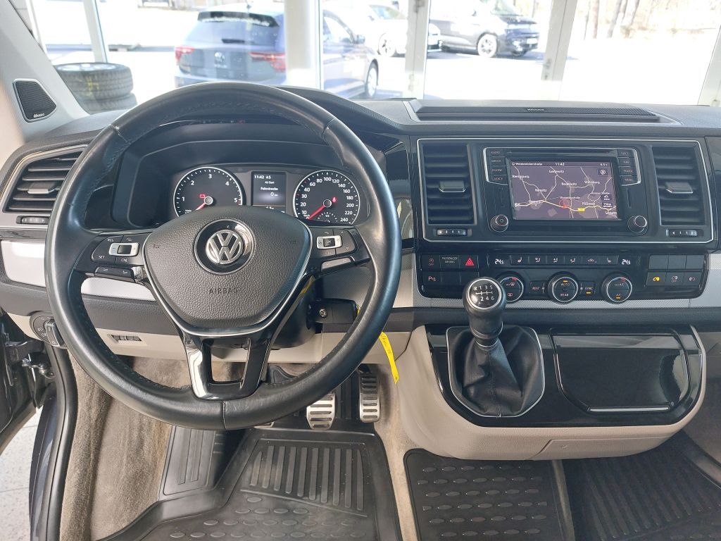 Fahrzeugabbildung Volkswagen Multivan Kurz Highline AHZV Standheizung Navi LE