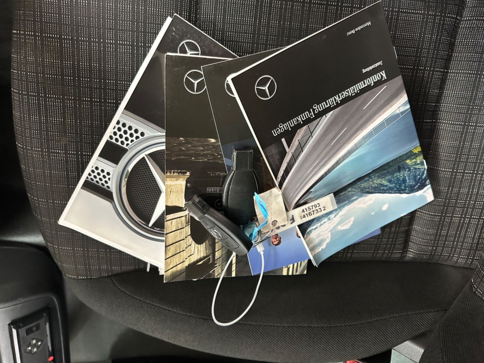 Fahrzeugabbildung Mercedes-Benz Vito Tourer Kombi 111 CDI Pro FWD extralang