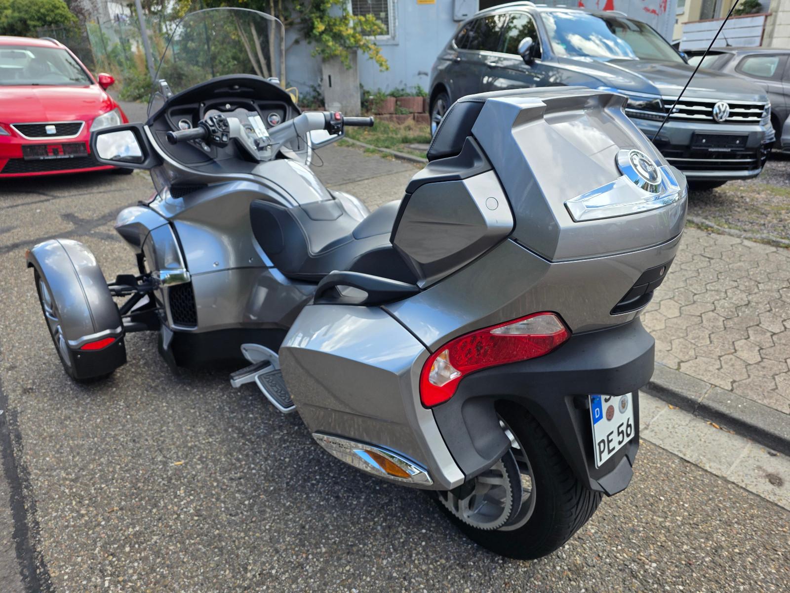 Can-Am Spyder 2012 — photo 8