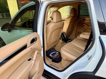 Porsche Cayenne - 12