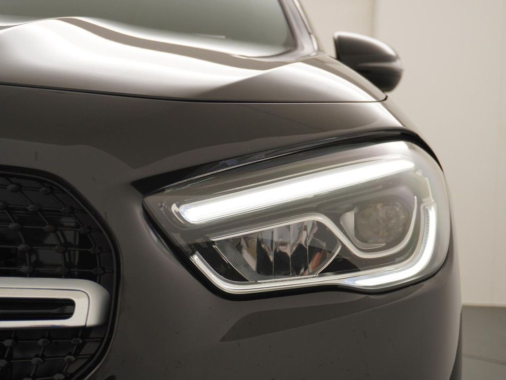 Mercedes-Benz GLA 200 Business Solution Luxury AMG Felgen MBUX