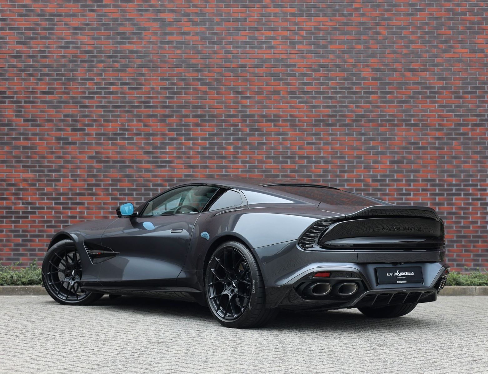 Aston Martin Vanquish 5.2 V12 | Q Epsilon Black - B&W imagem 2