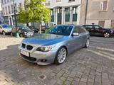 BMW 545i A - - graue BMW 545