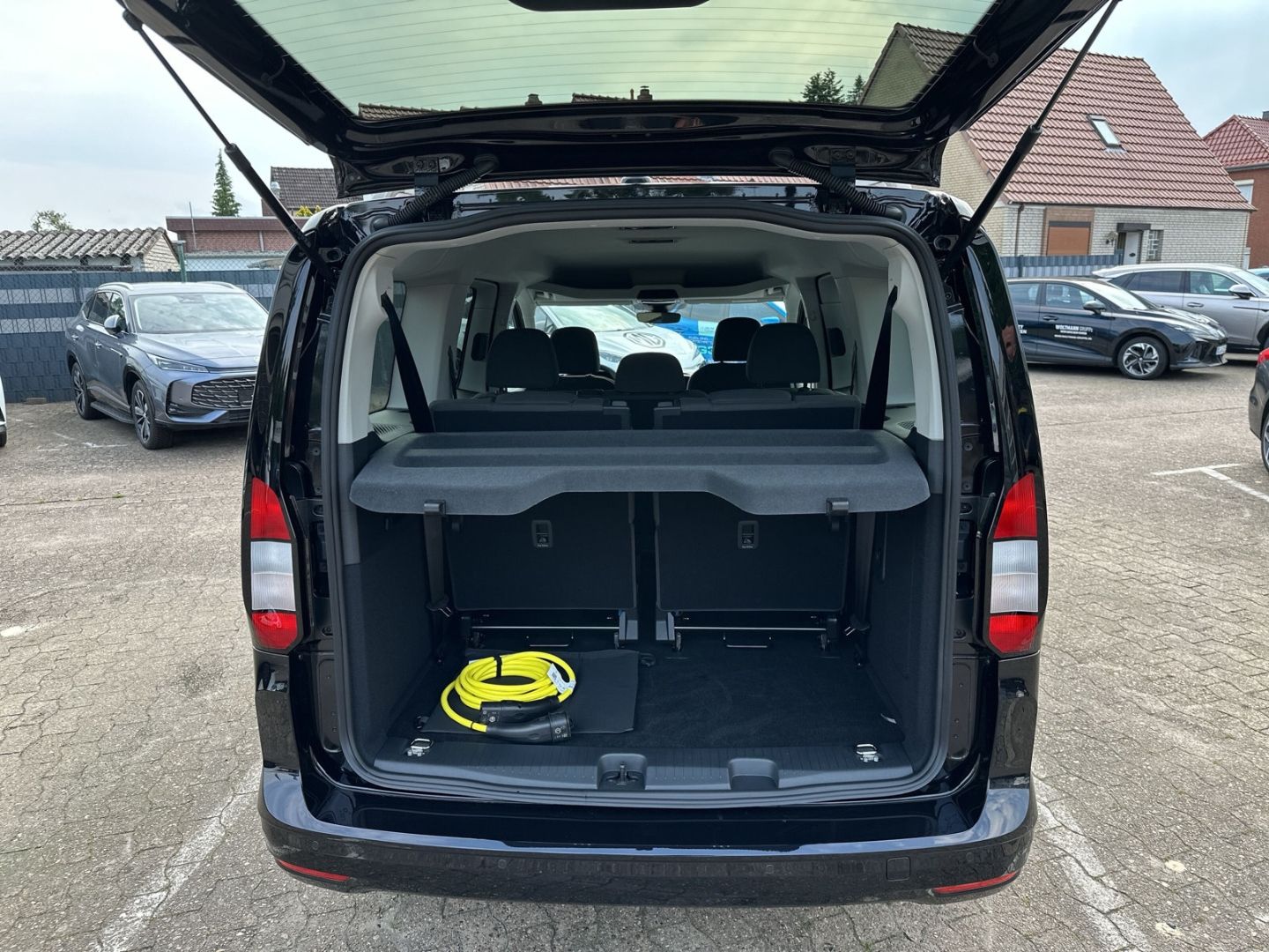 Fahrzeugabbildung Ford Tourneo Connect Grand 7-sitzer PHEV Titanium 1.5