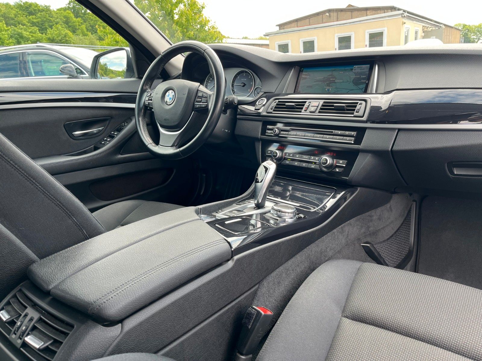 Fahrzeugabbildung BMW 520d Aut. Navi Alarm PDC HiFi Scheckheft SPORTL